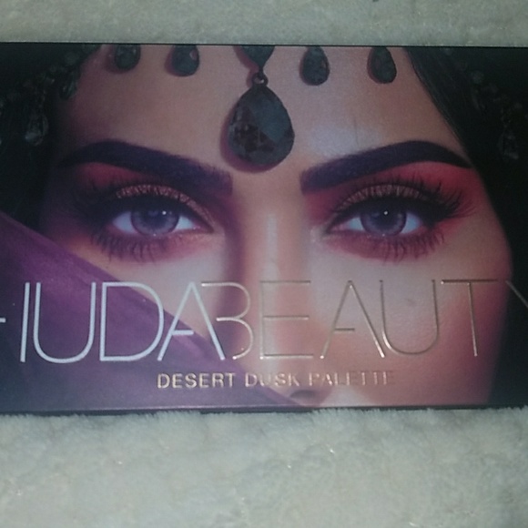 Eyeshadow palette - Picture 1 of 2